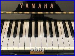YAMAHA U1 Upright Polished Ebony Piano 48 with Adjustable Cushioned Bench