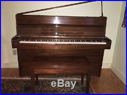 Yamaha Console Upright Piano In Excellent Condition