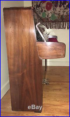 Yamaha Console Upright Piano In Excellent Condition