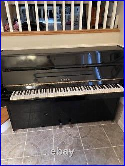 Yamaha LU-11 T 501723 upright piano