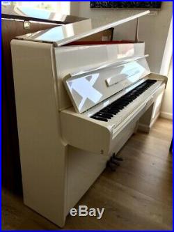 Yamaha M1A Console Upright Piano 42 1/2 Polished White