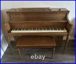 Yamaha M212 Console Piano