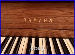 Yamaha M402 Oak Piano With Bench