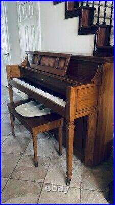 Yamaha M402 Piano with Matching Bench Excellent Condition