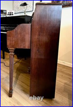 Yamaha M560H Upright Console Piano 45 Satin Walnut Yamaha M560H Upright Console Piano 45 Satin Walnut