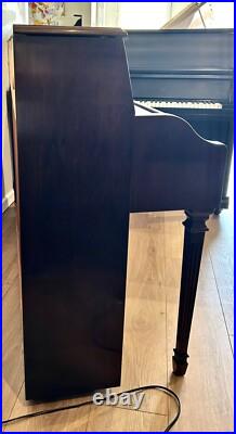 Yamaha M560H Upright Console Piano 45 Satin Walnut Yamaha M560H Upright Console Piano 45 Satin Walnut