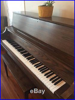 Yamaha P22 Oak Studio Upright Piano