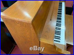 Yamaha P22 Oak studio Piano