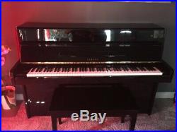 Yamaha Piano M1 42 Polished Ebony with bench
