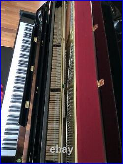 Yamaha T118 PE 45 Upright Piano in Polished Ebony