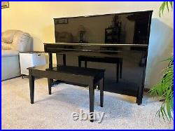 Yamaha T118 PE Upright Piano 47 in Polished Ebony, Very good condition