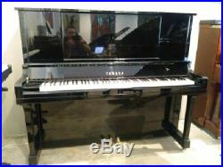 Yamaha UX30BL Upright Piano 51 1/2 Polished Ebony