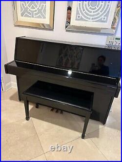 Yamaha Upright Piano 48 Polished Ebony LU-11