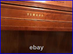 Yamaha m450 upright piano 88 keys EXCELLENT CONDITION (LOCAL PICKUP ONLY)