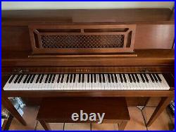 Yamaha piano M304T