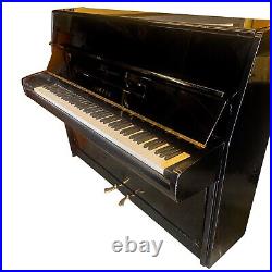 Yamaha upright piano 45'' P2E